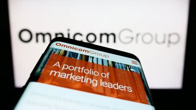 Is Omnicom Stock Underperforming the S&P 500?